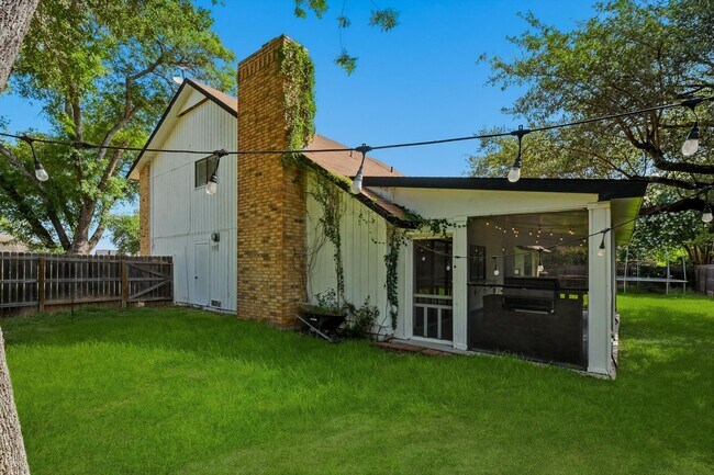 Building Photo - 8414 Zodiac Dr