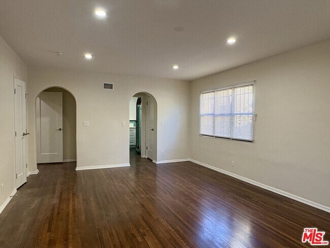 Building Photo - 170 N Orange Dr
