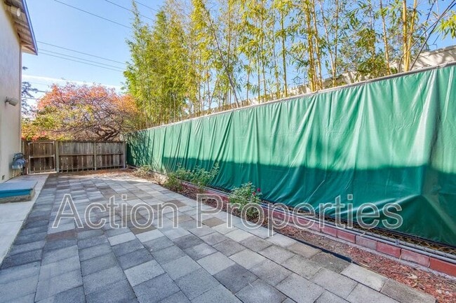 Building Photo - 2709 Alma St