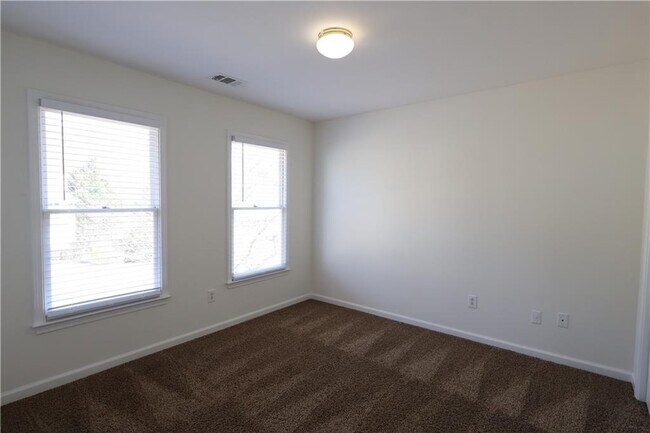 Building Photo - 1056 Oak Hollow Ct