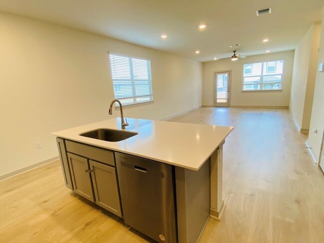Building Photo - 10917 Tildon Ave