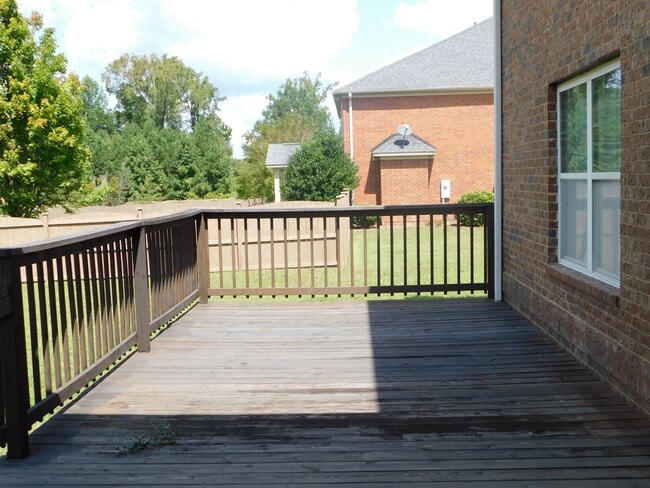 Building Photo - 123 Hackamore Ln