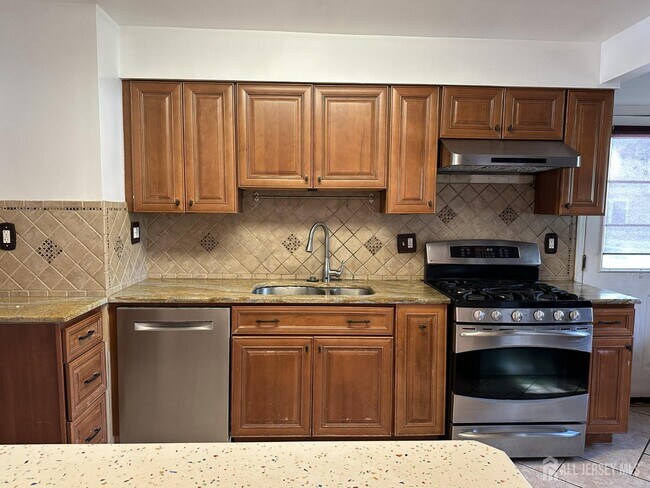 Building Photo - 7 Timothy Ct