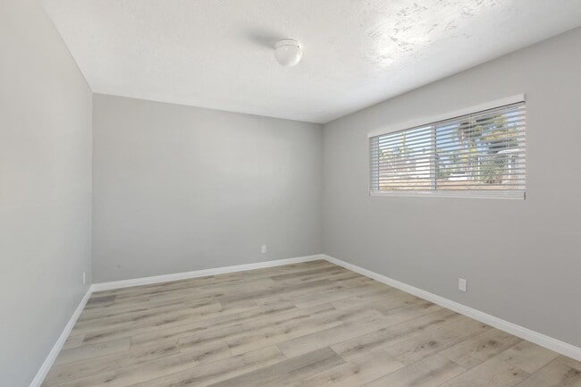 Building Photo - Remodeled Home with Views!