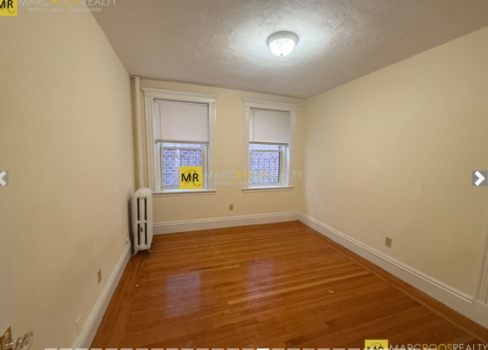 Building Photo - 24 Queensberry St