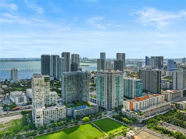 Building Photo - 121 NE 34th St