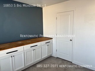 Building Photo - 10853 Big Meadow Dr