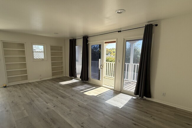 Building Photo - 2119 Kelton Ave