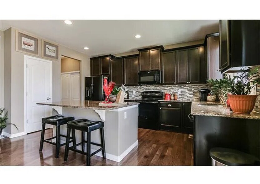 Building Photo - 15437 Coopers Hawk Ct