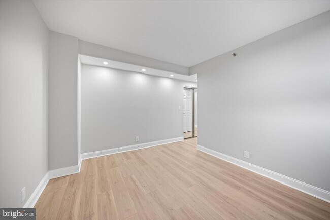 Building Photo - 5505 Seminary Rd