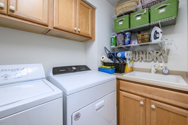 Building Photo - EXECUTIVE VACATION RENTAL