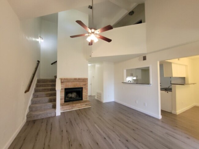 Building Photo - 10652 Hamlin Dr