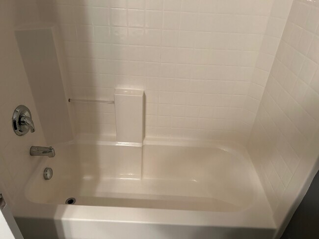 Building Photo - Room in House on Brian William Rd