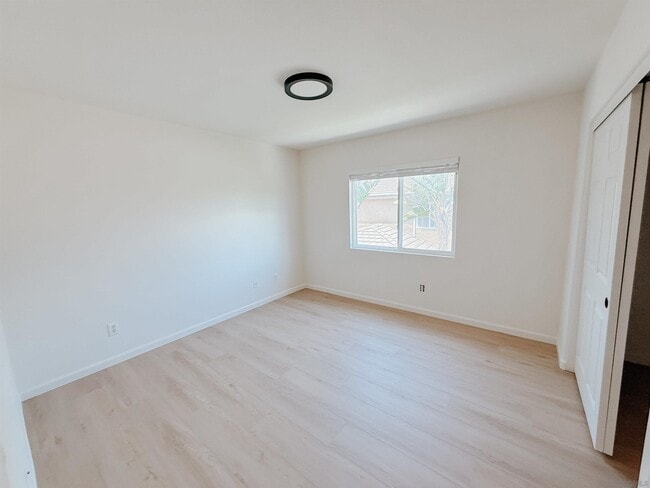 Building Photo - 1422 Antioch Ave