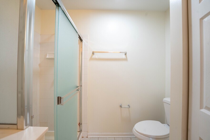 Building Photo - 965 Summerhill Dr