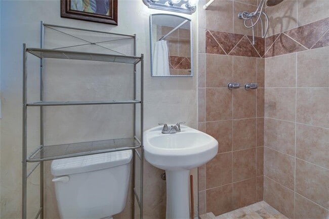 Building Photo - 1125 Old Forge Dr