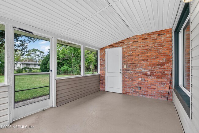 Building Photo - 2618 Arlex Dr E