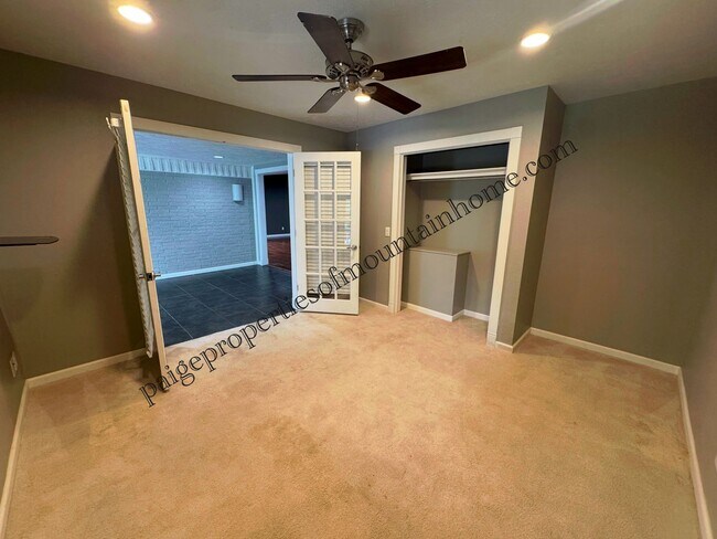 Building Photo - 4 Bed/2 Bath Home in Village Green