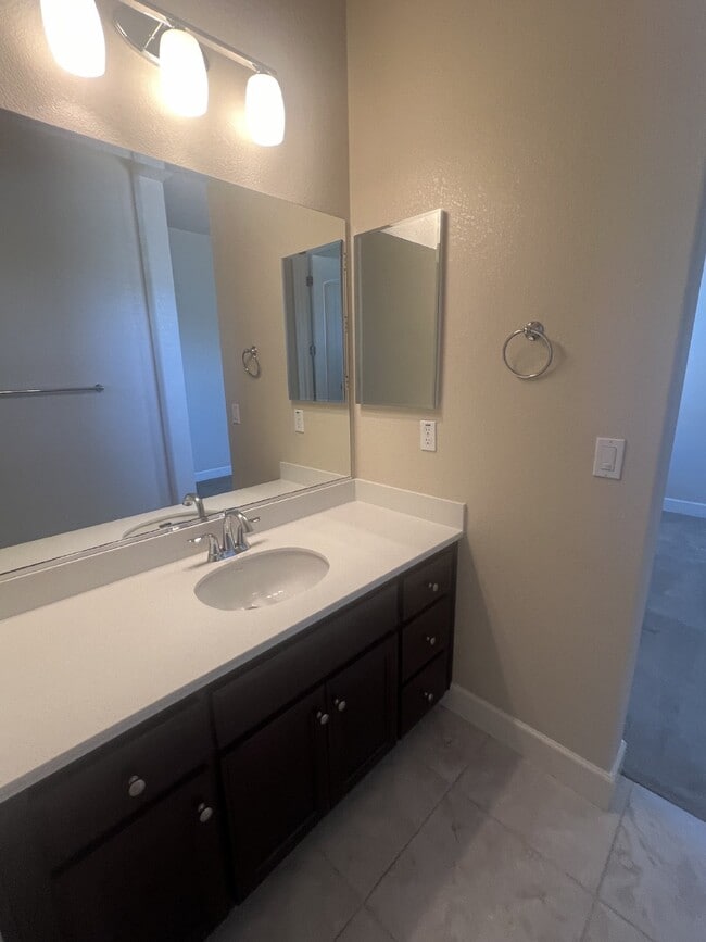 Building Photo - Stunning 4-Bed Lake View Home with Hardwood Floors