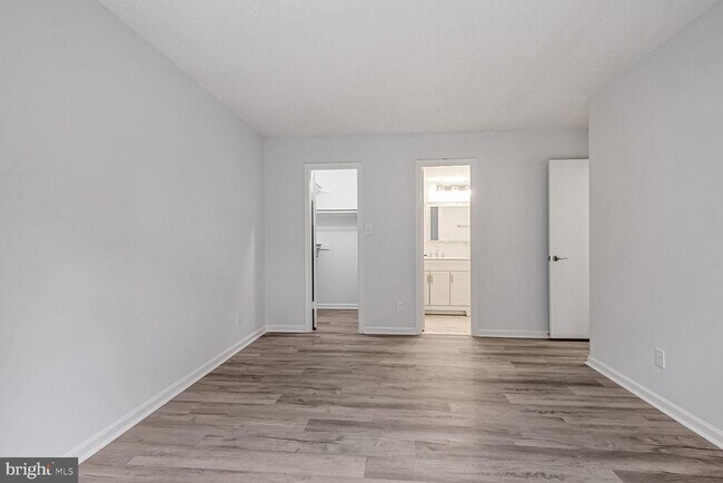 Building Photo - 10223 Valentino Dr