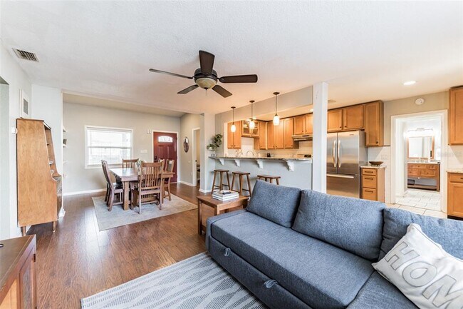 Building Photo - 418 Lebeau St