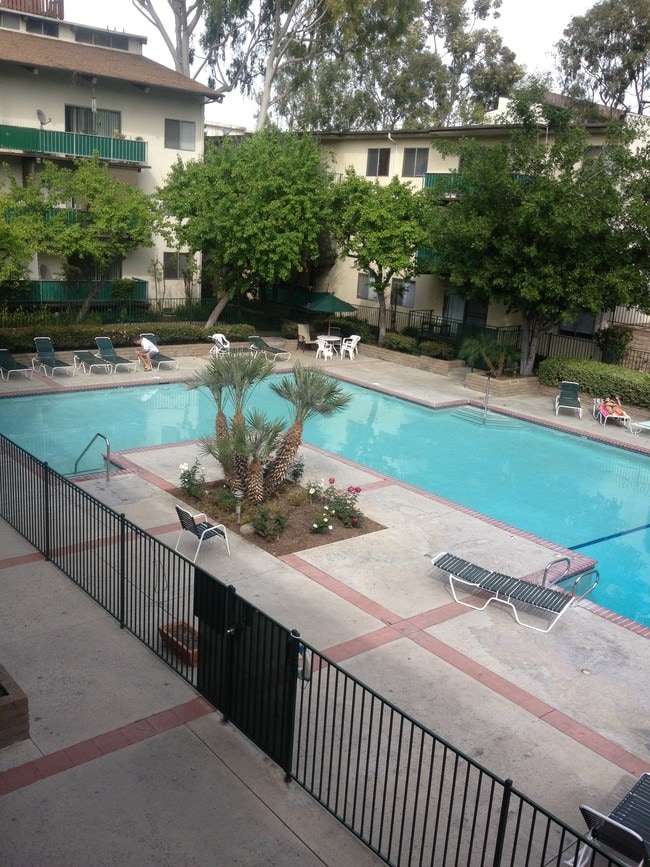 Building Photo - 5460 White Oak Ave