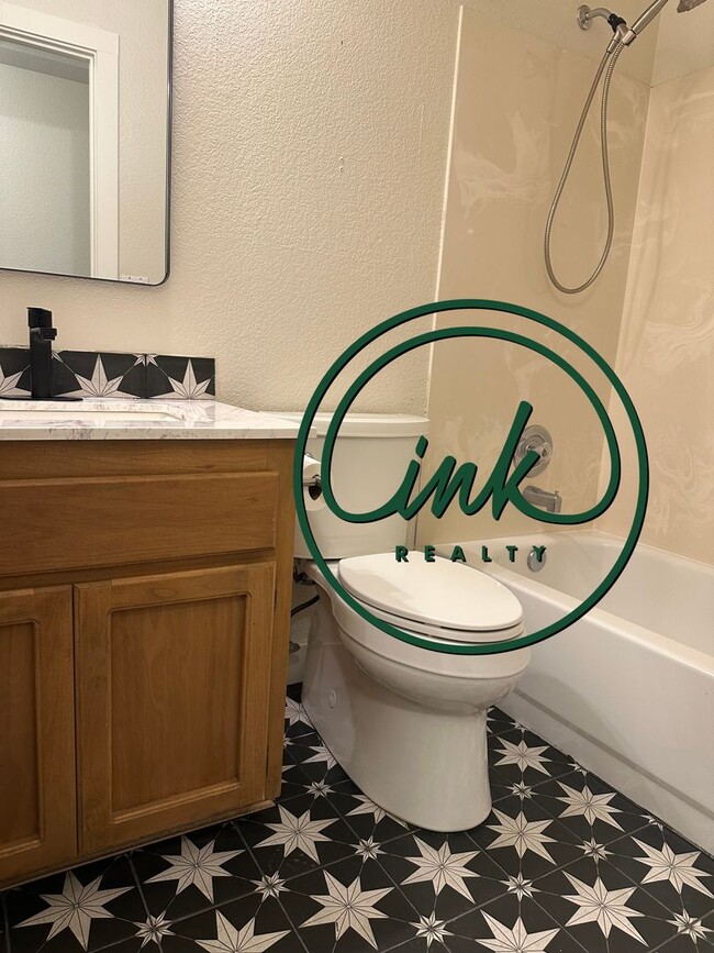 Building Photo - Newly updated home in Carson City