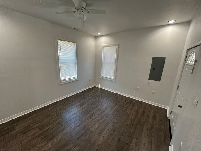 Building Photo - 1404 Miller Ave