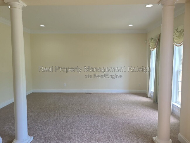 Building Photo - 7801 Kensington Manor Ln