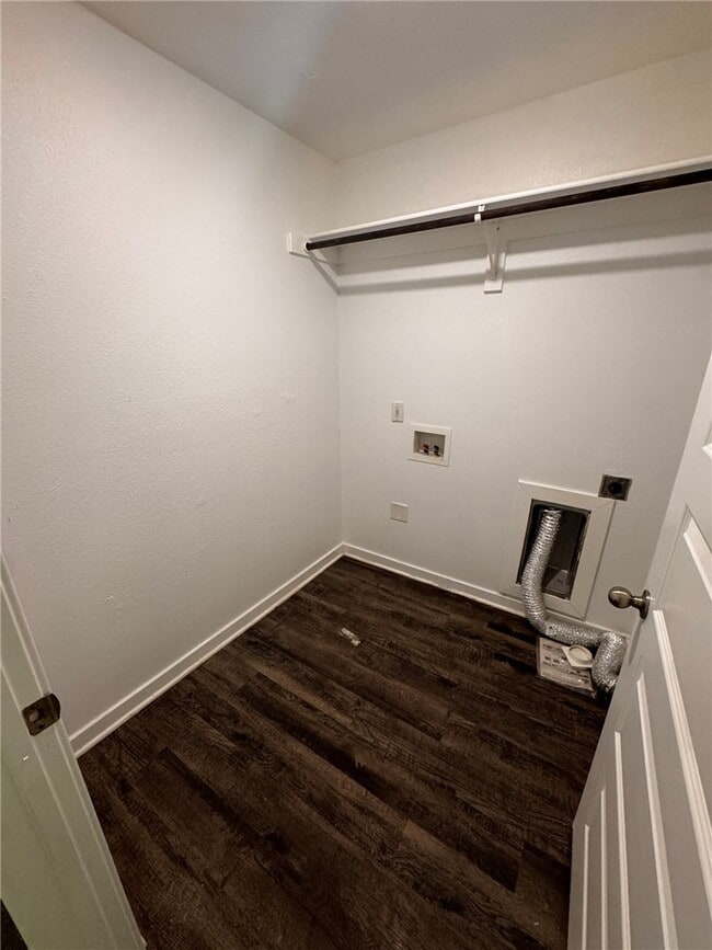 Building Photo - 321 Westbrook Ct