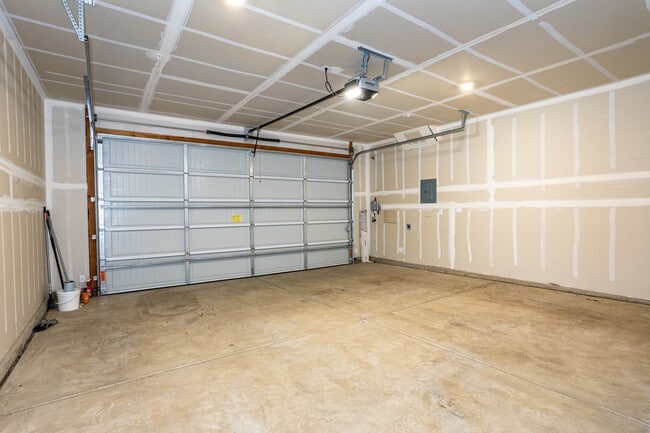 Building Photo - 3304 Trail River Ln