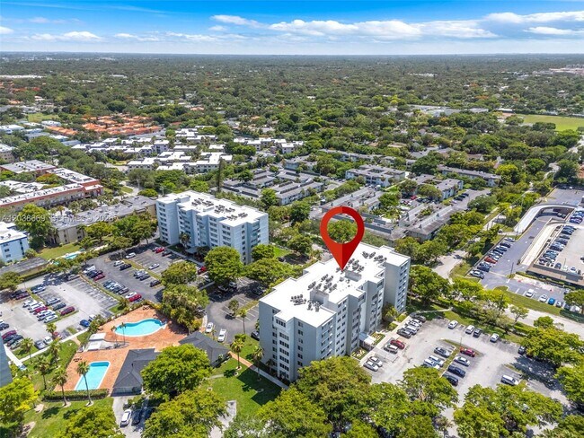Building Photo - 9001 SW 77th Ave