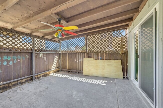 Building Photo - 1520 Hialeah Dr