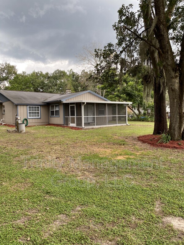 Building Photo - 740 Knowles Rd