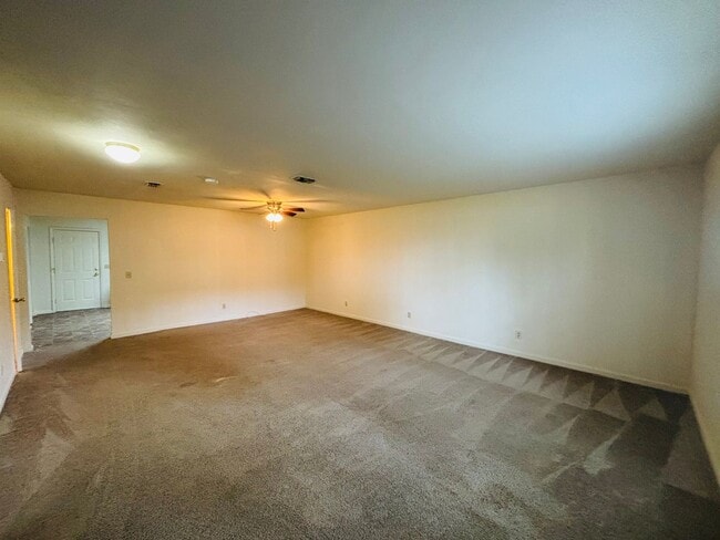 Building Photo - 208 Pheasant Run Dr