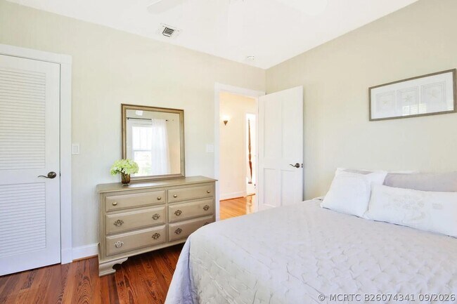 Building Photo - 607 Flamingo Dr