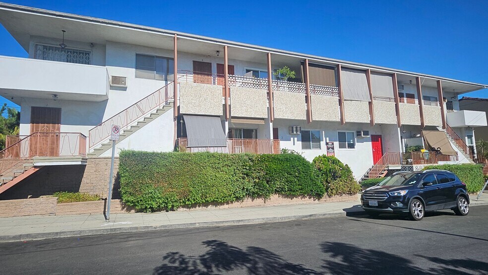 Building Photo - 1860 N Mariposa Ave