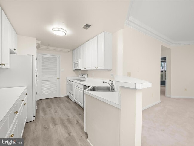 Building Photo - 10713 Symphony Way