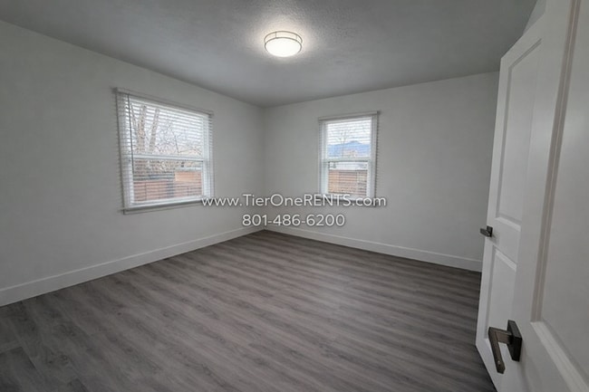 Building Photo - NO DEPOSIT option available for qualified renters with Obligo