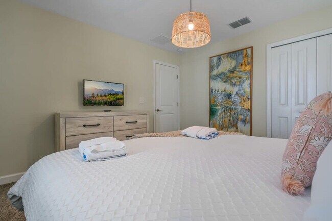 Building Photo - 4532 Target Blvd