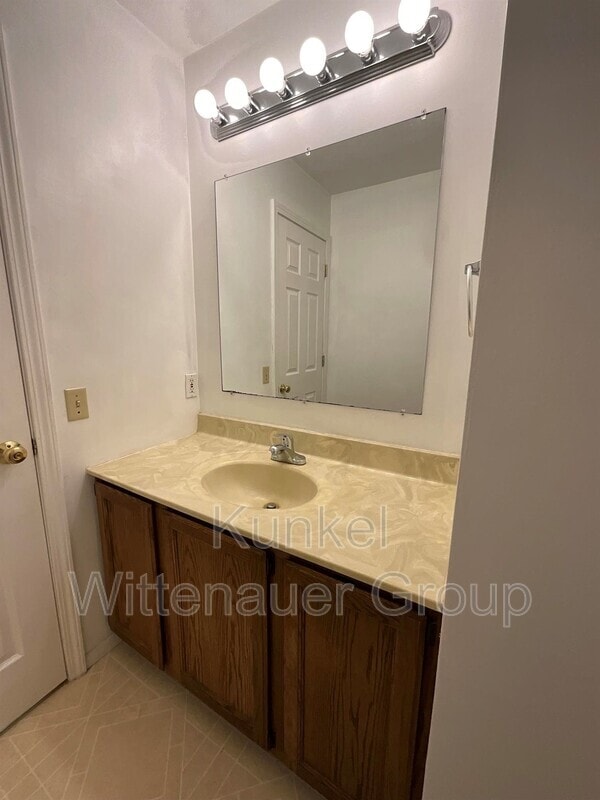 Building Photo - 23 Innsbruck Ln