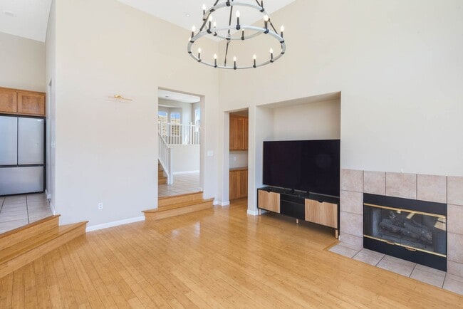 Building Photo - Gorgeous 4 Bedroom with SOLAR in Shadow Lakes!