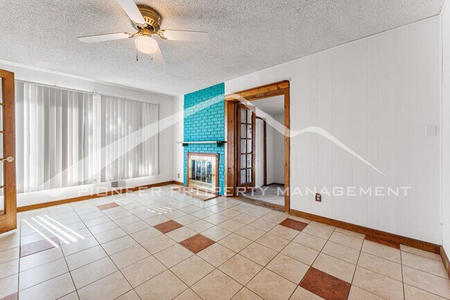 Building Photo - Single Family Home with 1 Car Garage and Central Air!
