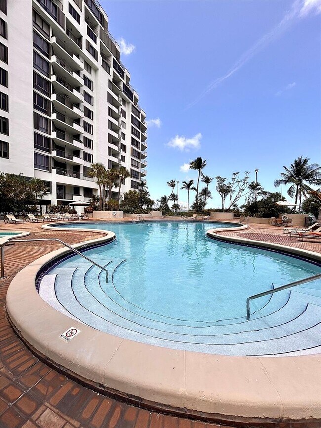 Building Photo - 520 Brickell Key Dr