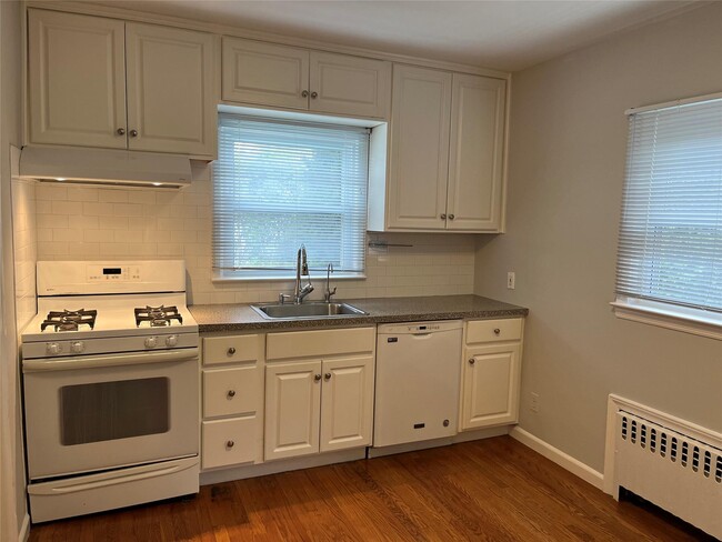 Building Photo - 42 Beechwood Ave