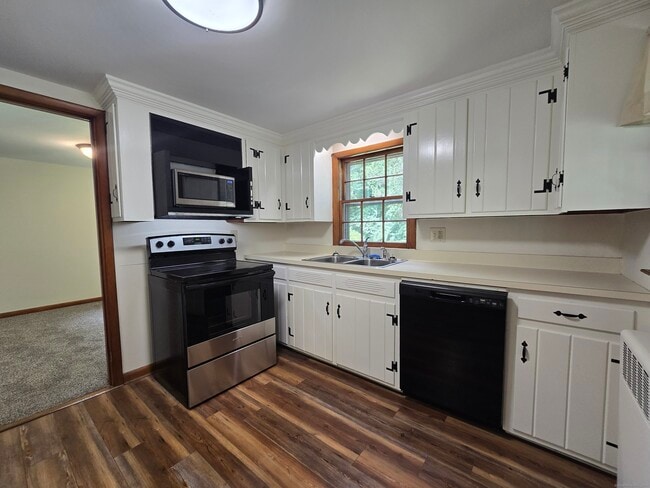 Building Photo - 58 Old Hawleyville Rd