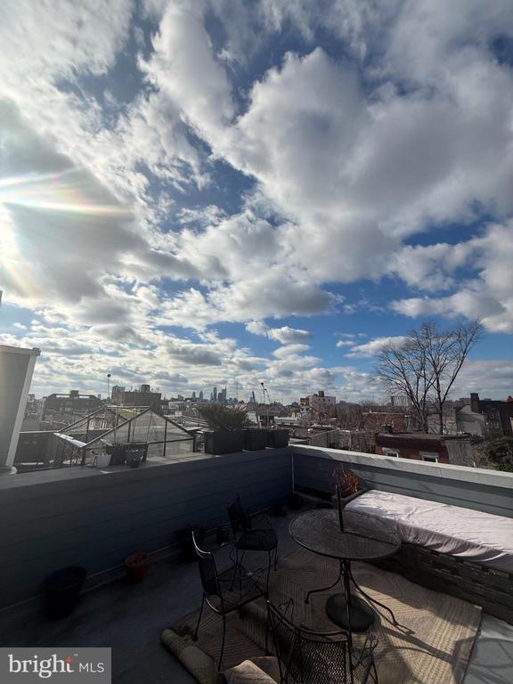 Building Photo - 2005 N Mascher St