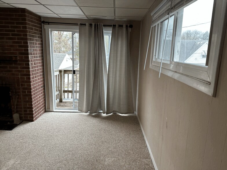 Leaving room with the balcony - 834 S Walnut St