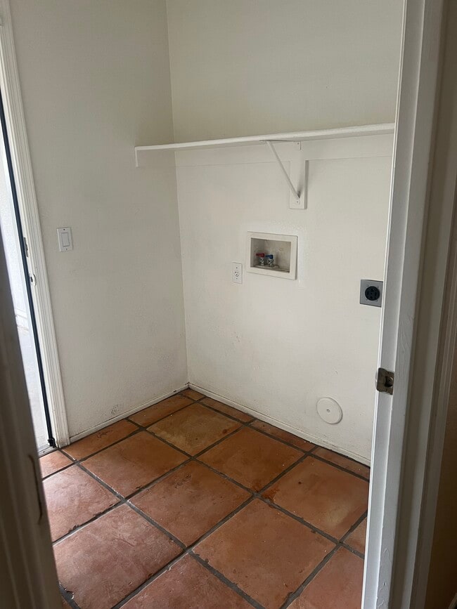 Building Photo - 7825 W San Miguel Ave