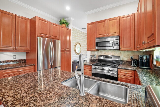 Building Photo - 4496 Hickory Dr